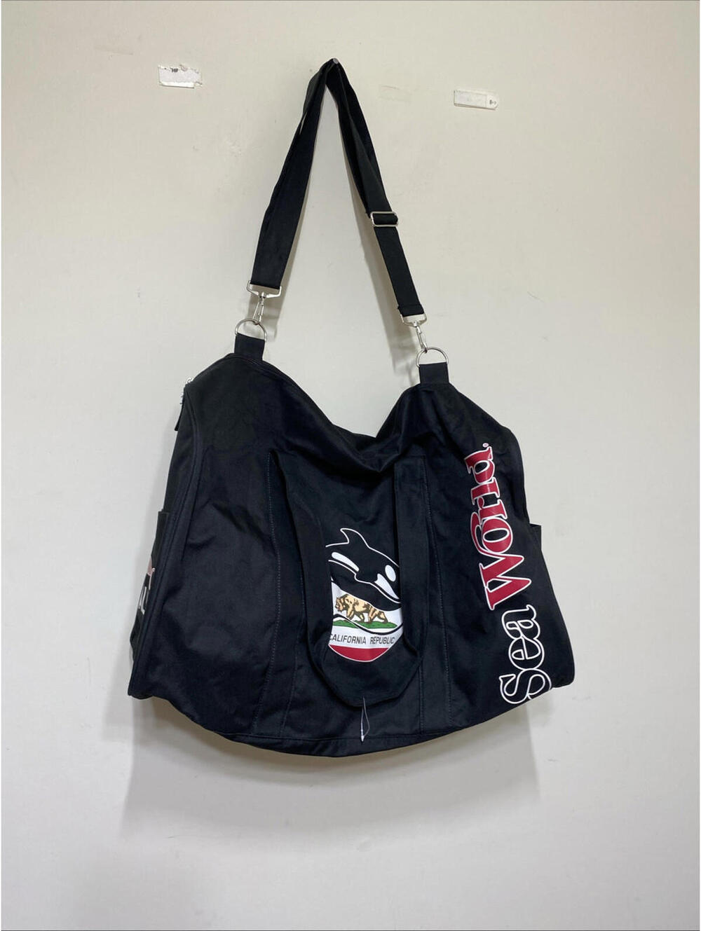 2021 SeaWorld Duffel Bag SAN DIEGO CA. Black With Orca Decal